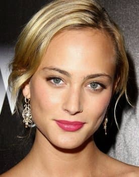 Nora Arnezeder